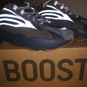 Yeezy boost 700